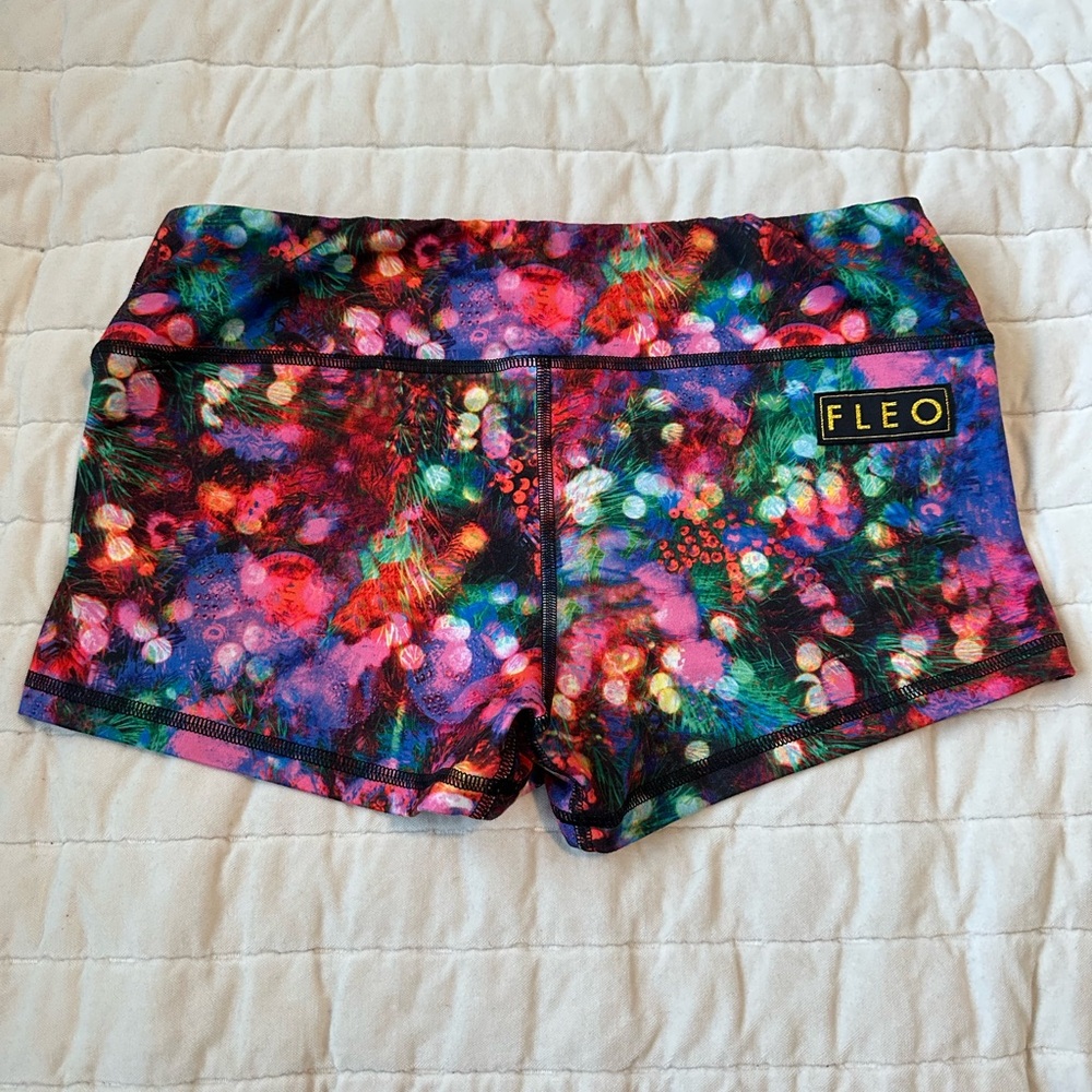 Fleo OG shorts, Christmas bauble